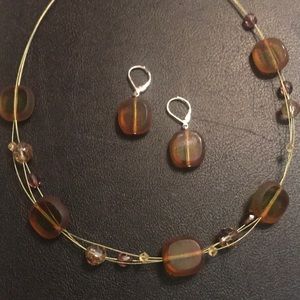 AMBER GLASS BEAD ON WIRE NECKLACE